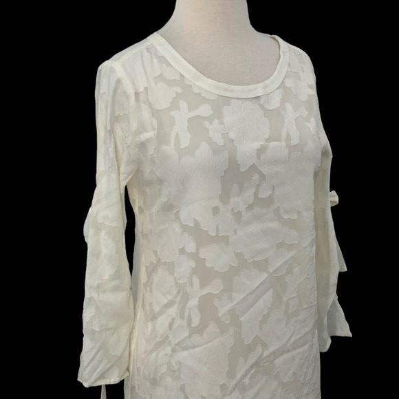 NWT Van Heusen 3/4" Tie V-Sleeve Semi-Sheer Ivory Lace Floral Blouse Size XS - Picture 2 of 10
